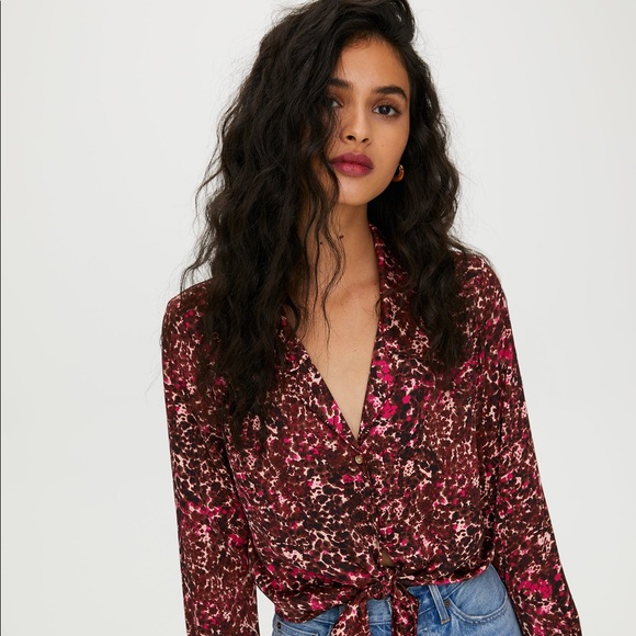 Aritzia Wilfred tie front top- size small - Picture 3 of 5
